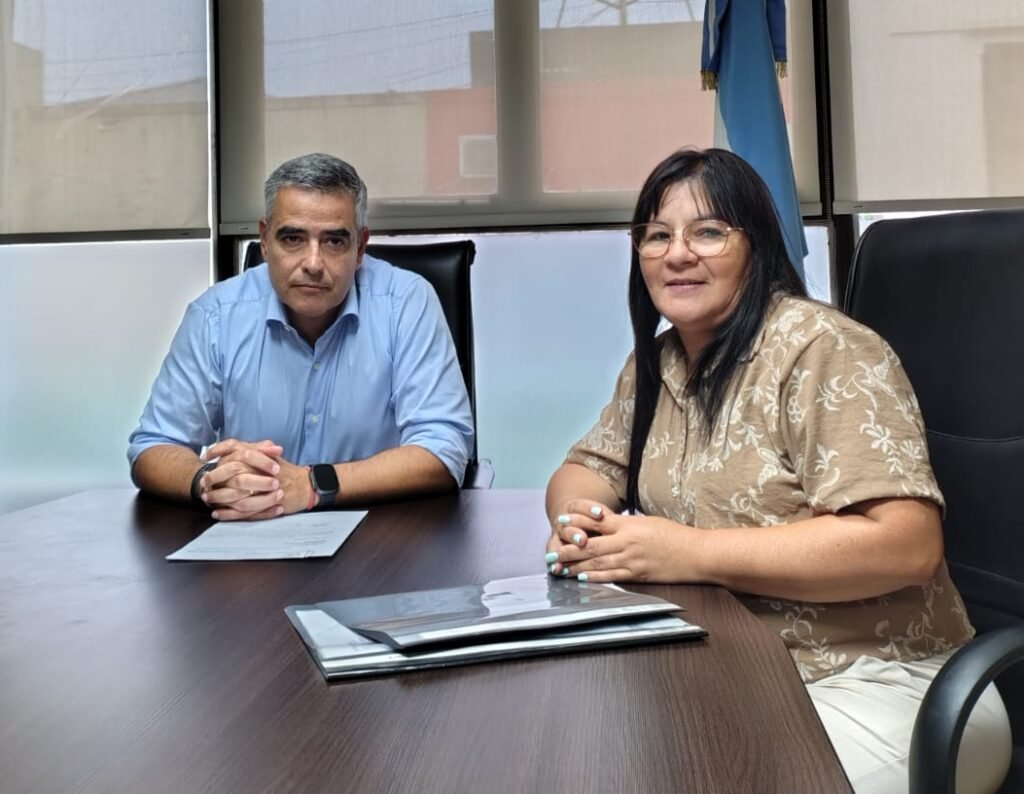 La Intendente Esther Ayala avanzó en un convenio con la DPEC para mejorar la iluminación en Villa Olivari