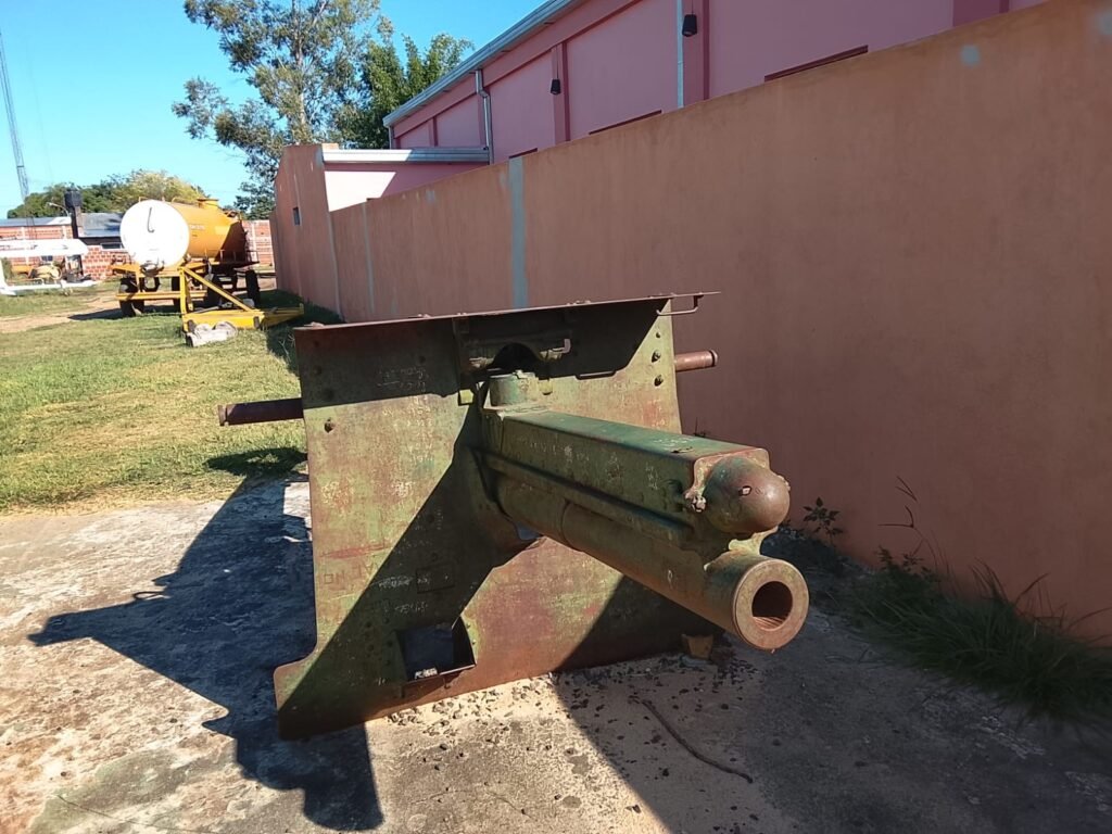 Villa Olivari recupera su historia: La Municipalidad restauró un cañón original para el homenaje a los héroes de Malvinas