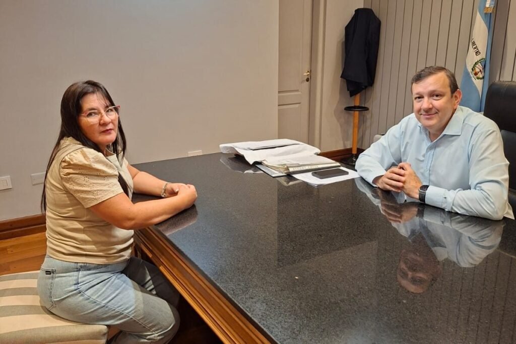 Reuniones con el INVICO: la Intendente Esther Ayala solicitó viviendas para Villa Olivari